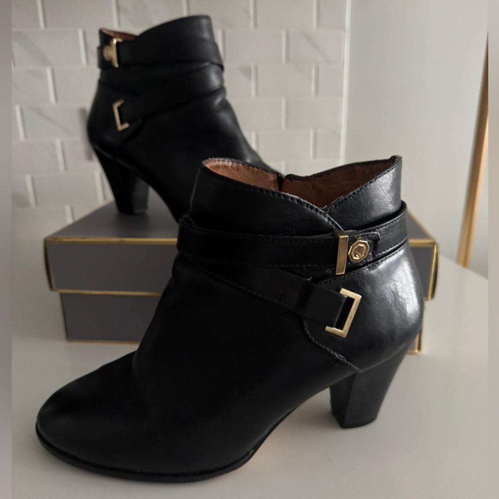Louise et Cie Lo-Ranier Elegant Black Ankle Boots in 8.5W